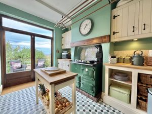 Kitchen- click for photo gallery